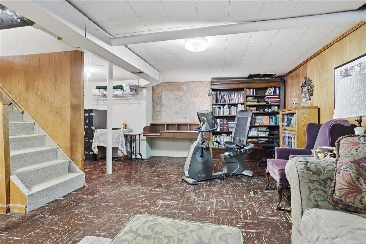 135 Christian AVE - Photo 23