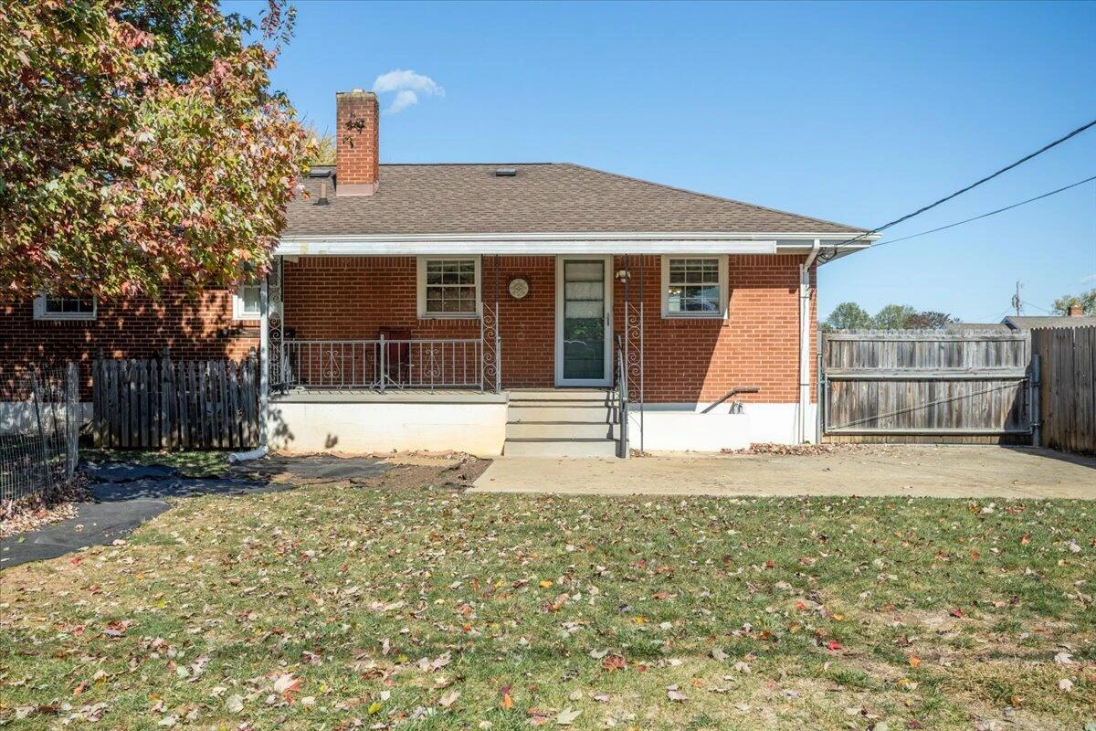 135 Christian AVE - Photo 28