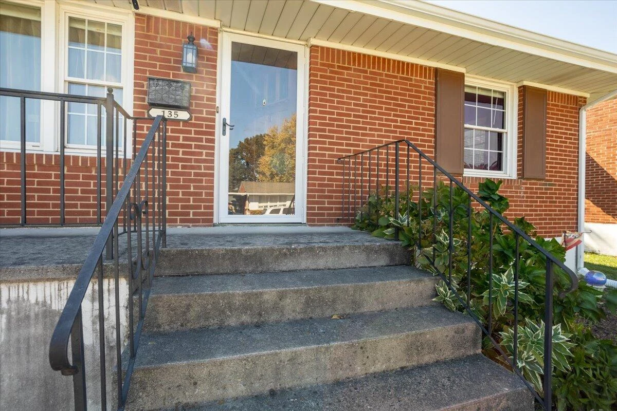 135 Christian AVE - Photo 3