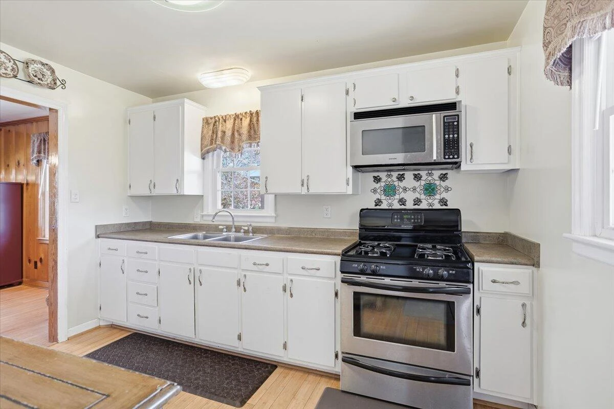 135 Christian AVE - Photo 6