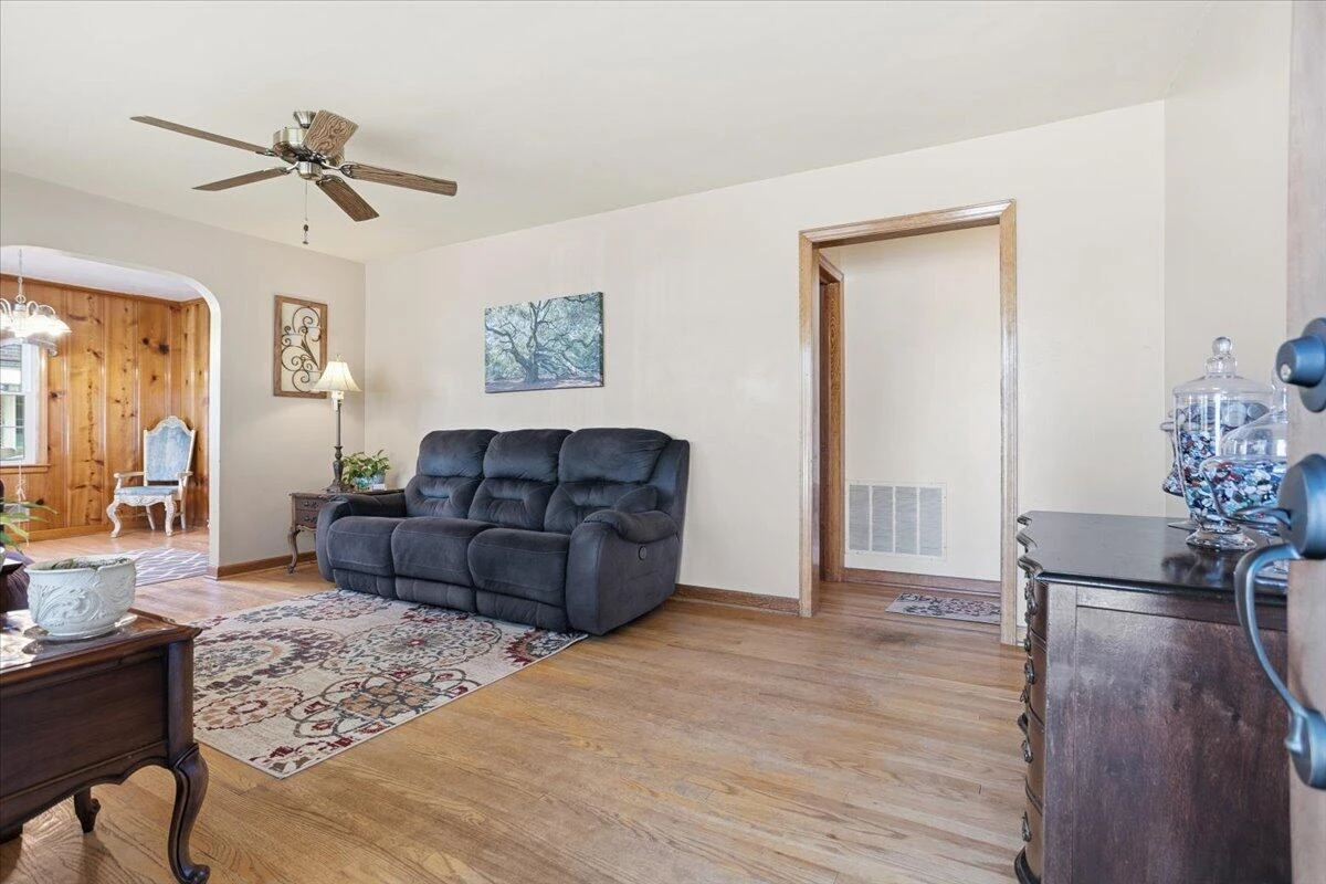135 Christian AVE - Photo 8