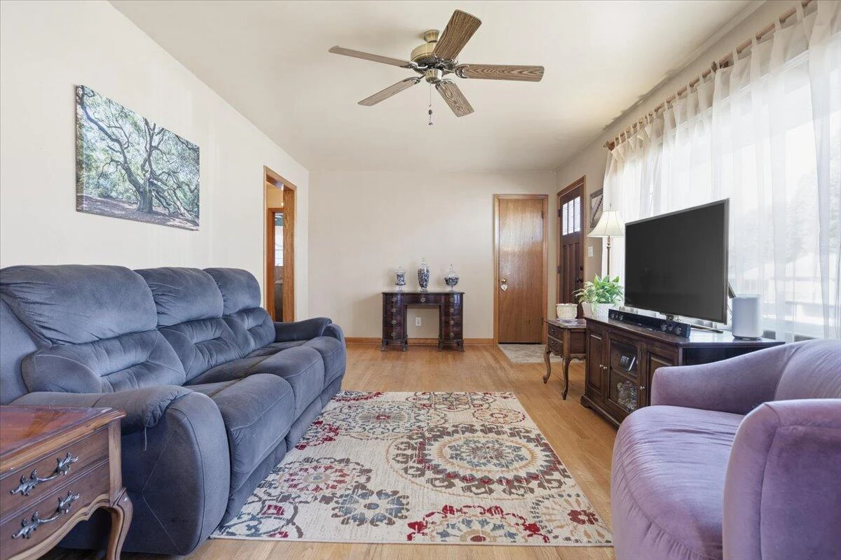 135 Christian AVE - Photo 9