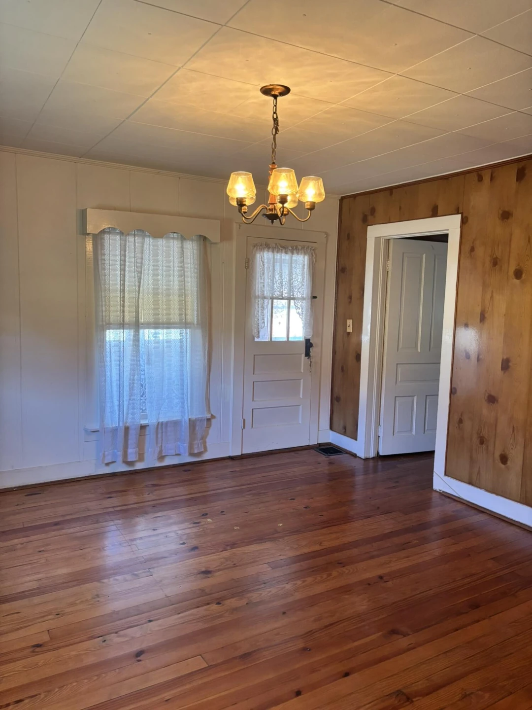 1147 Tipton AVE - Photo 10