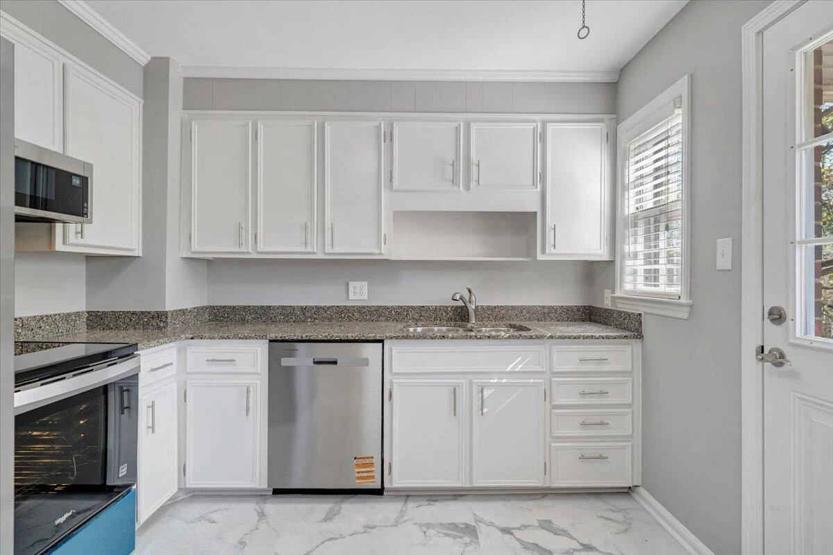 2775 Derwent DR - Photo 24