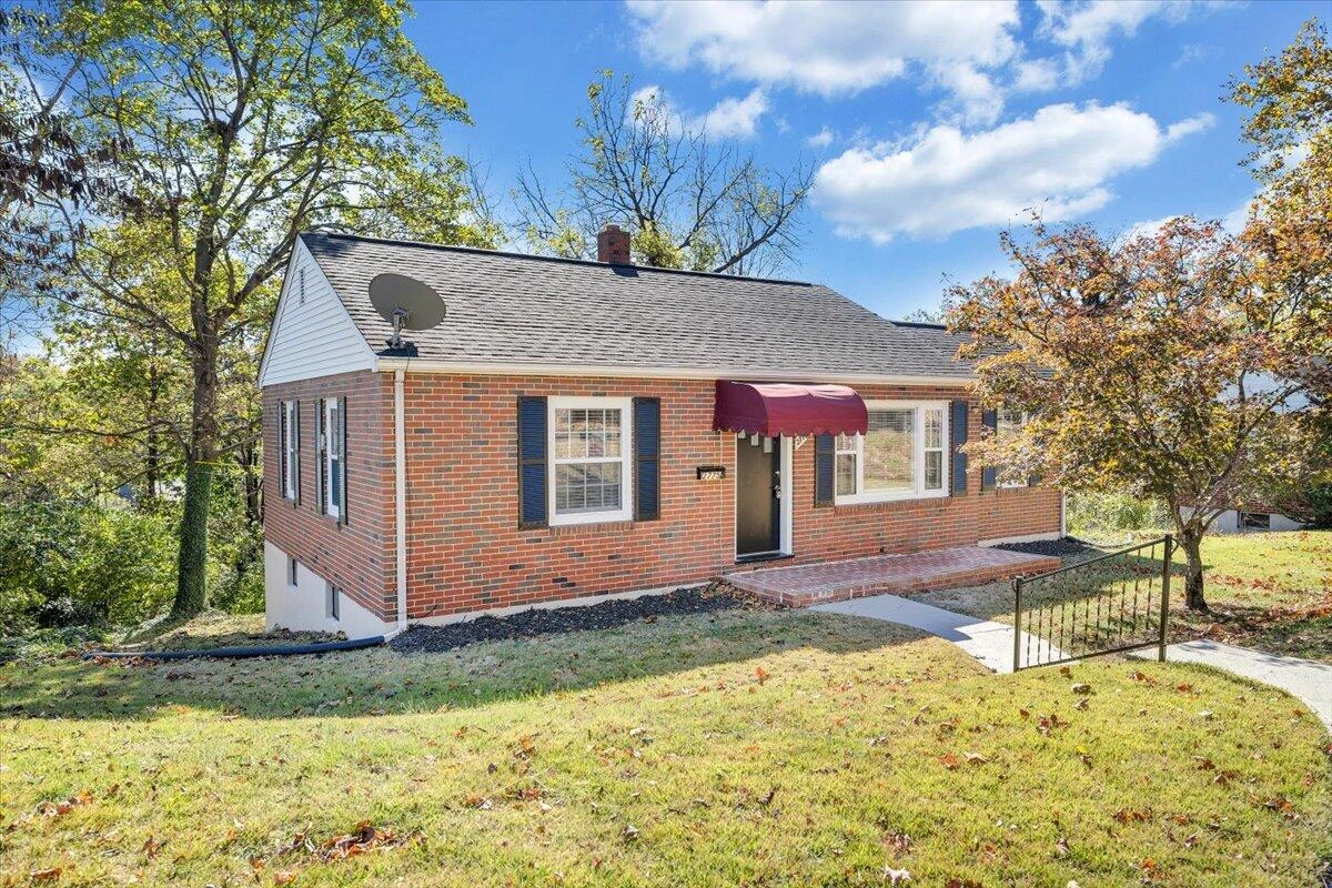 2775 Derwent DR - Photo 54