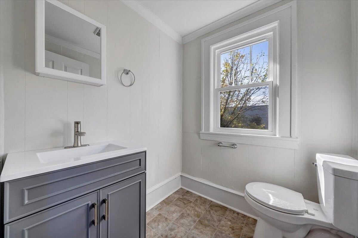 832 Queen AVE - Photo 12