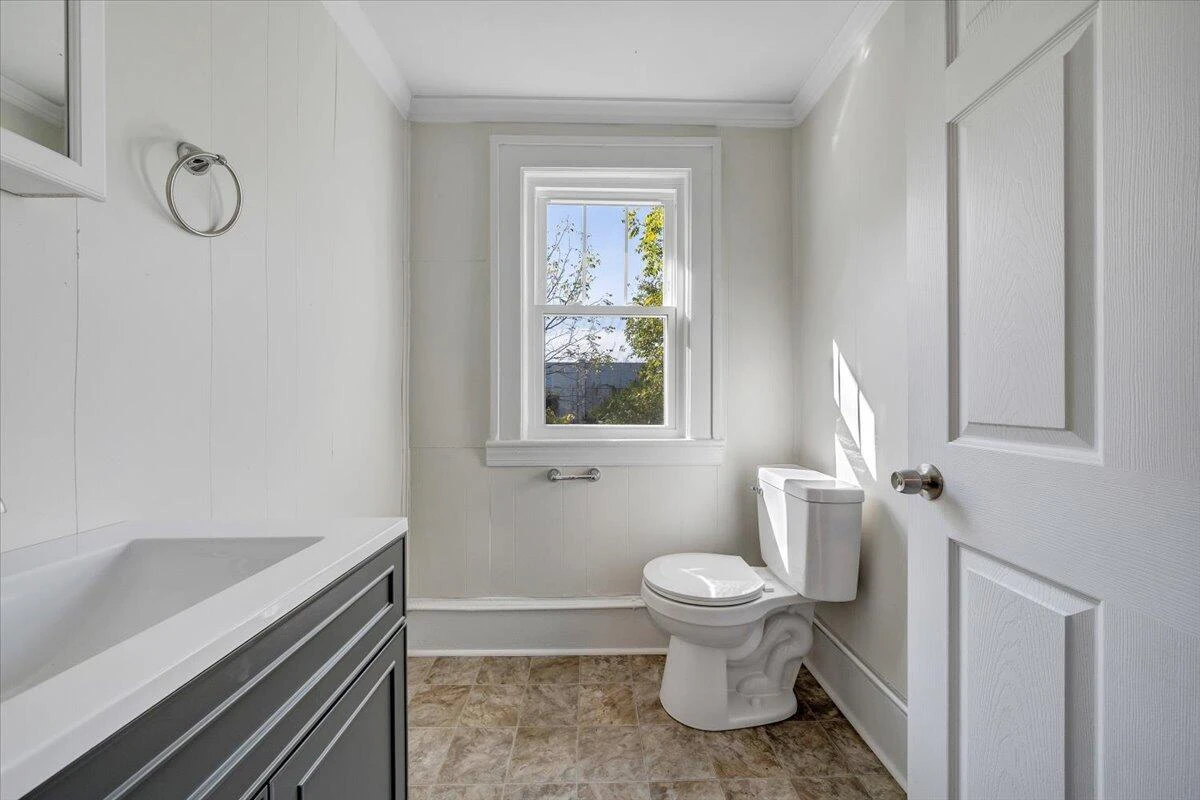 832 Queen AVE - Photo 13