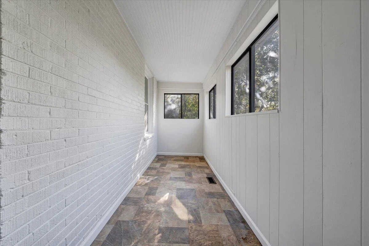 832 Queen AVE - Photo 14