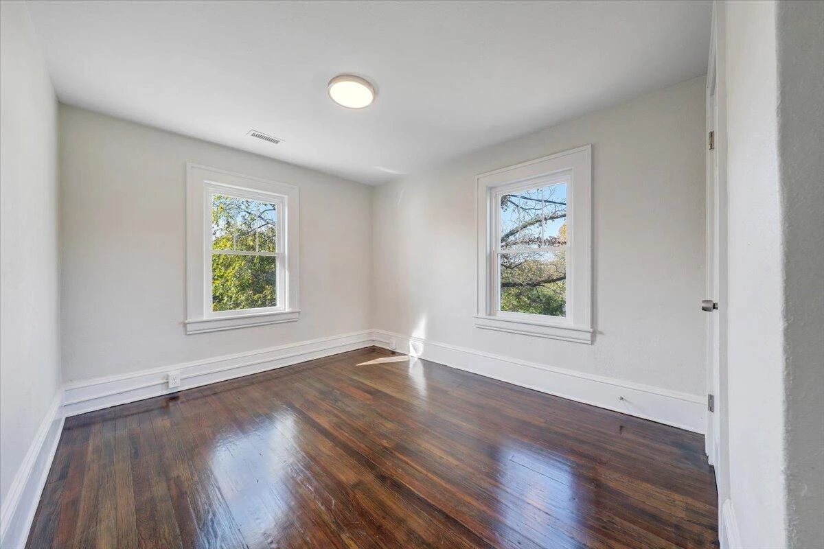 832 Queen AVE - Photo 16