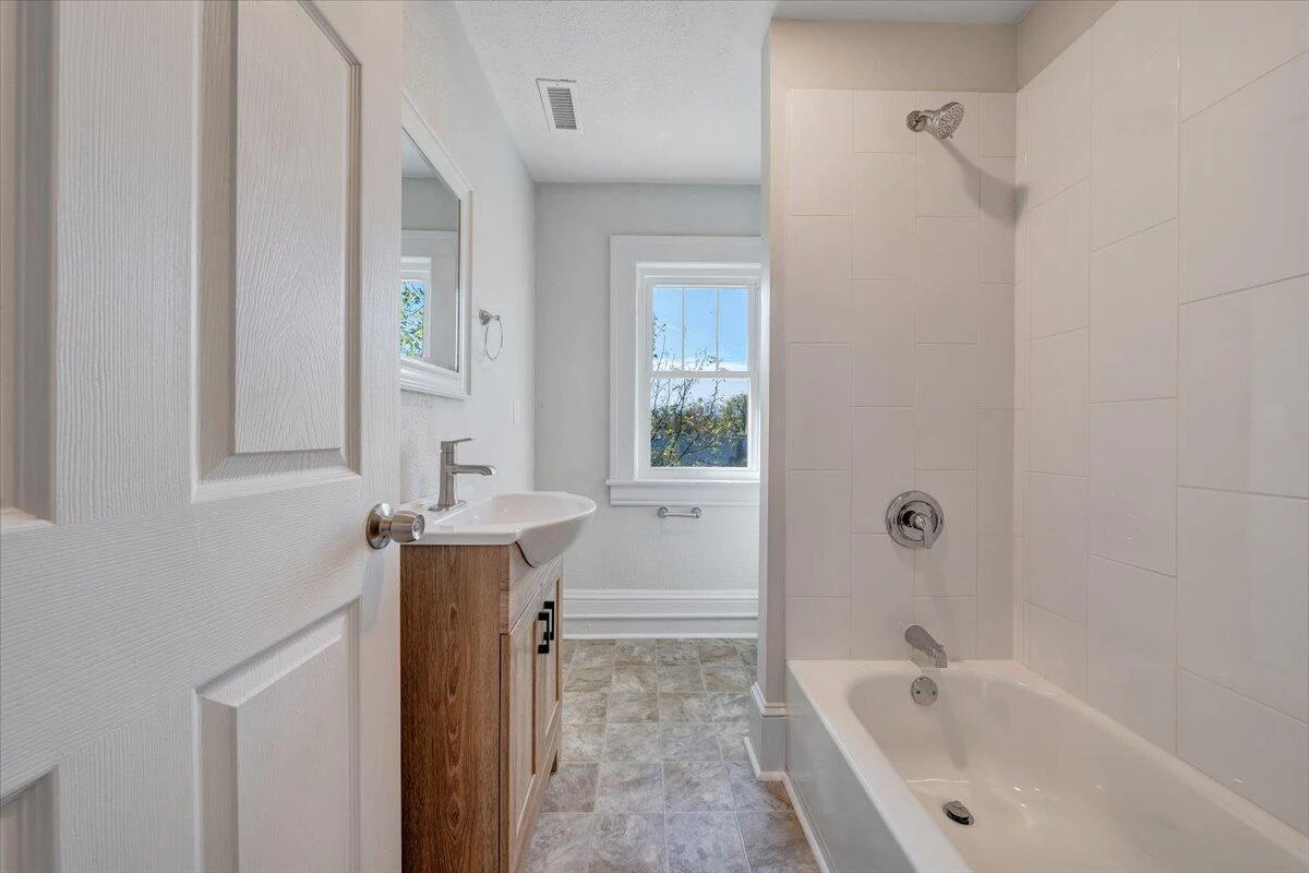 832 Queen AVE - Photo 19
