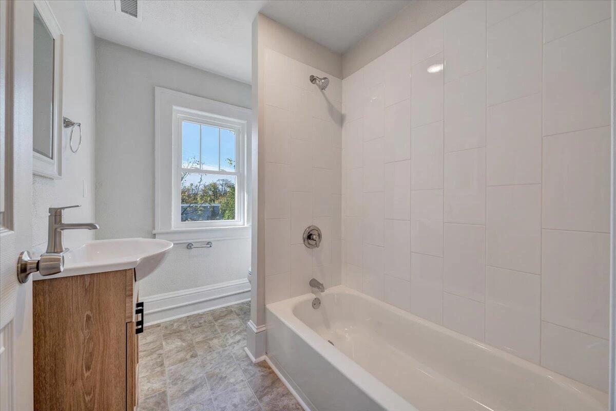 832 Queen AVE - Photo 20
