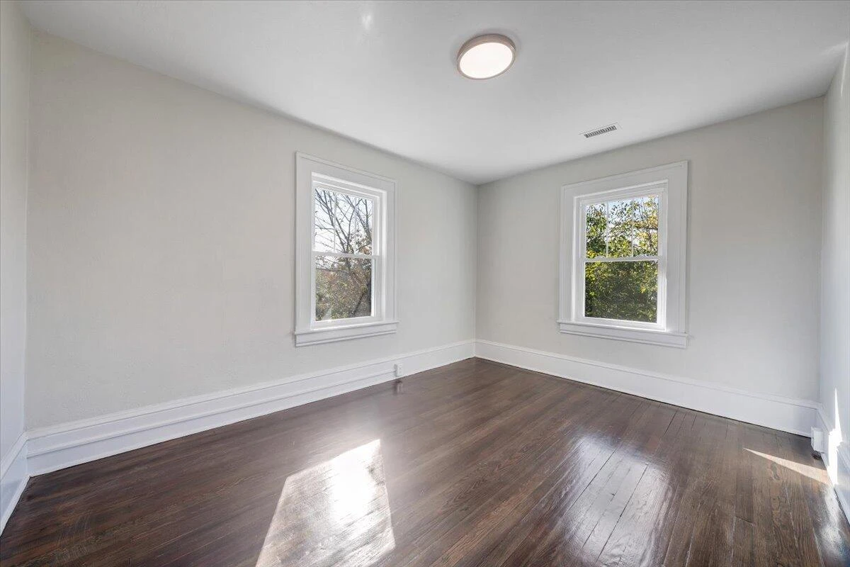 832 Queen AVE - Photo 21