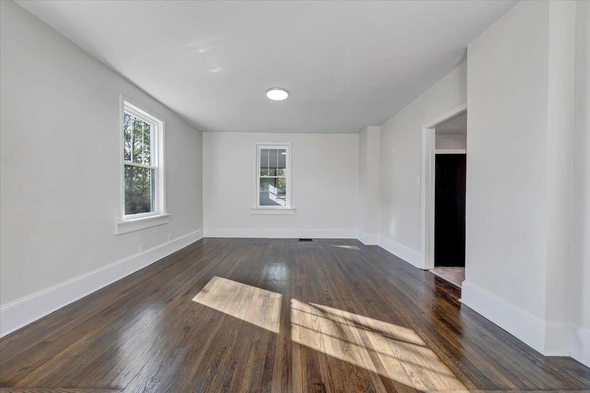 832 Queen AVE - Photo 6