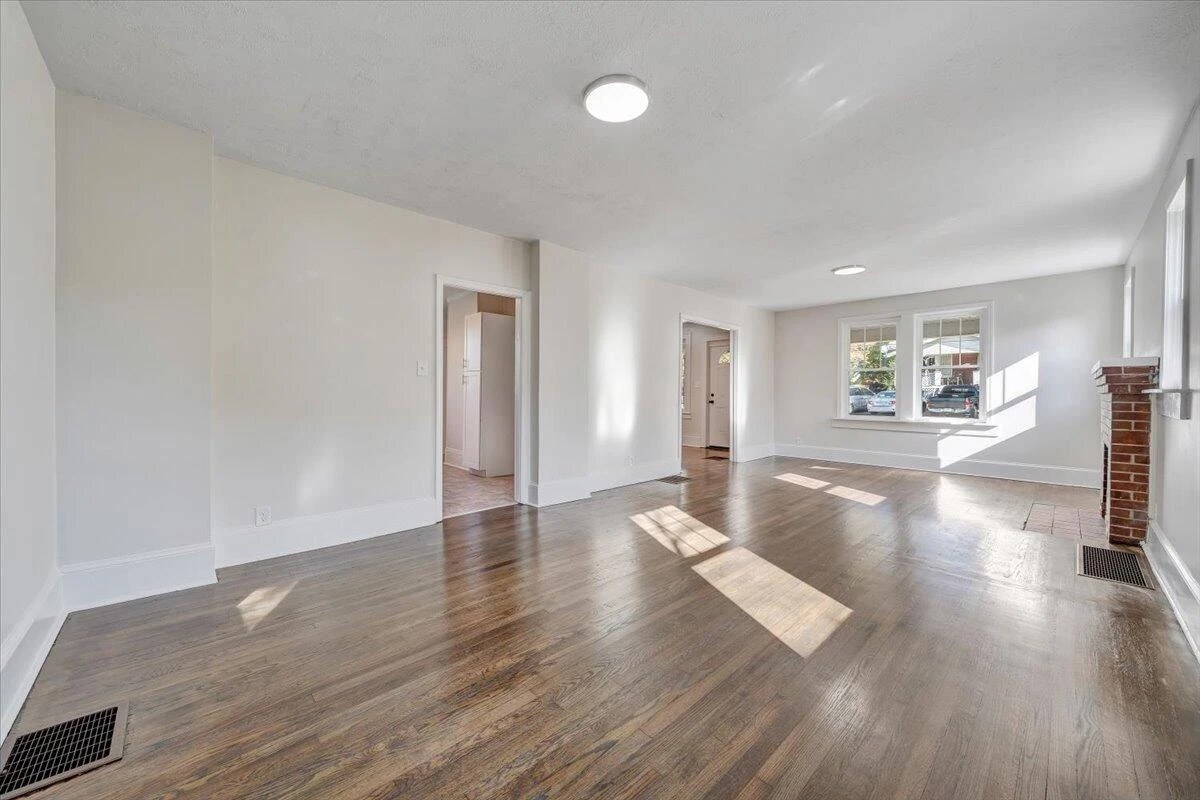832 Queen AVE - Photo 7