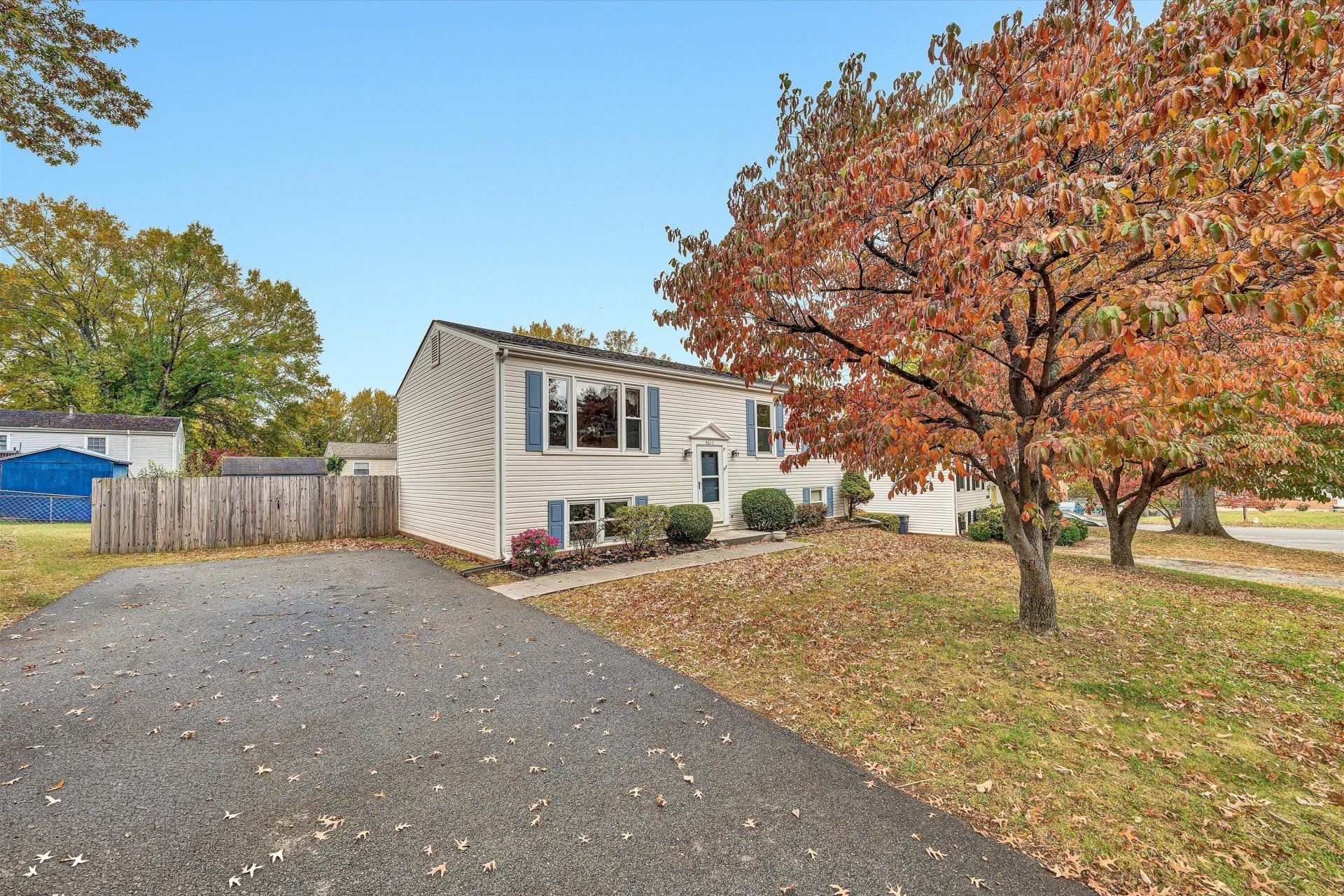 4611 Casper DR - Photo 4