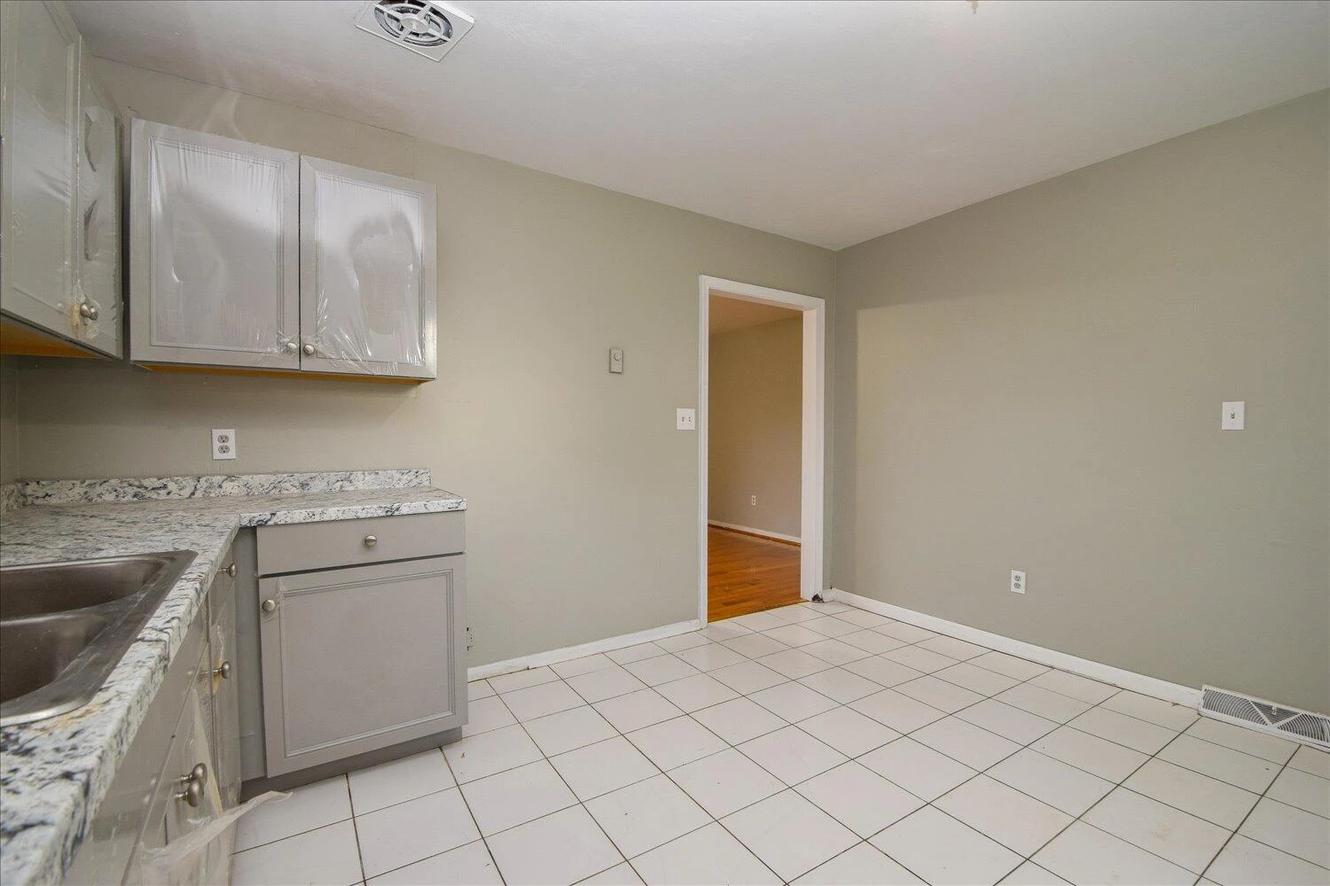 1523 Dunbar ST - Photo 8