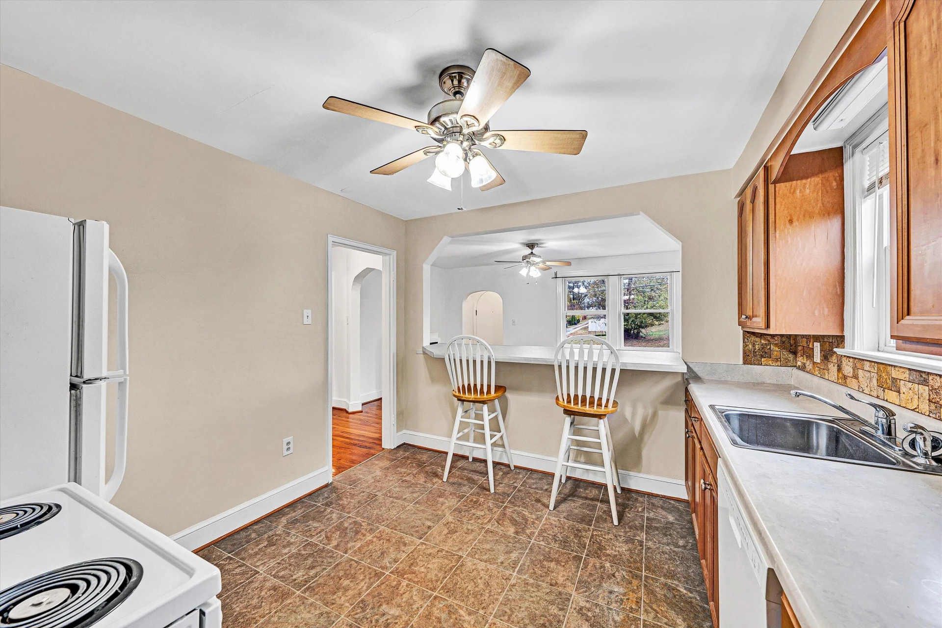 617 Virginia AVE - Photo 11