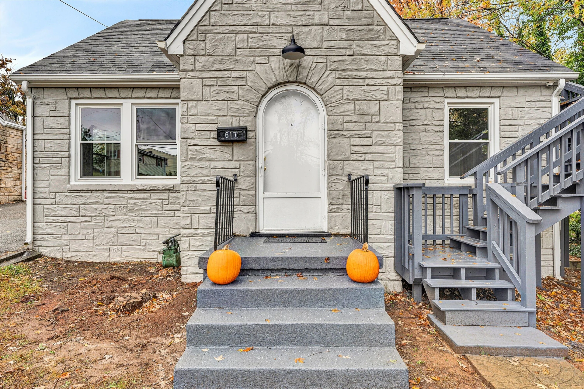 617 Virginia AVE - Photo 2
