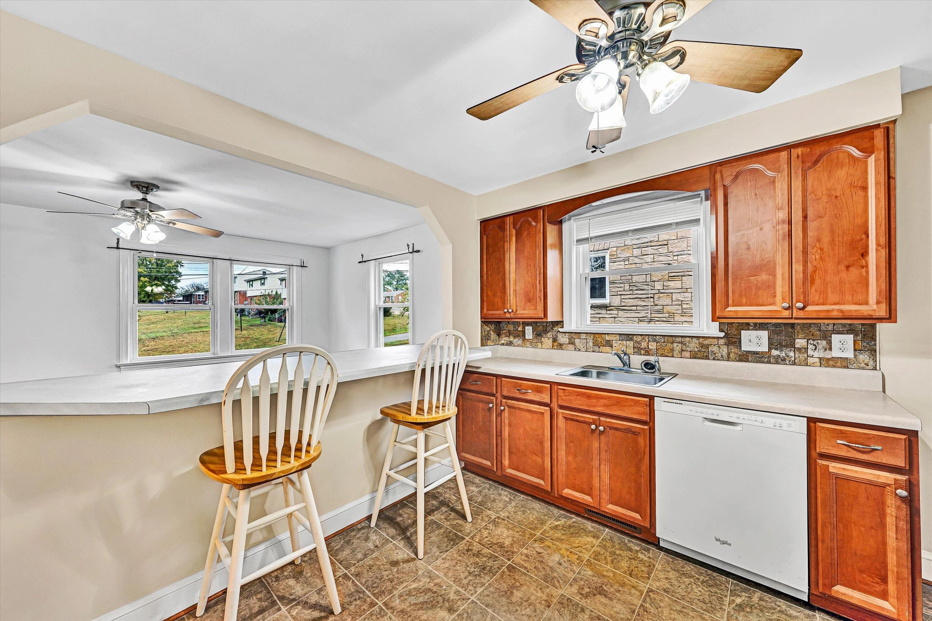 617 Virginia AVE - Photo 9