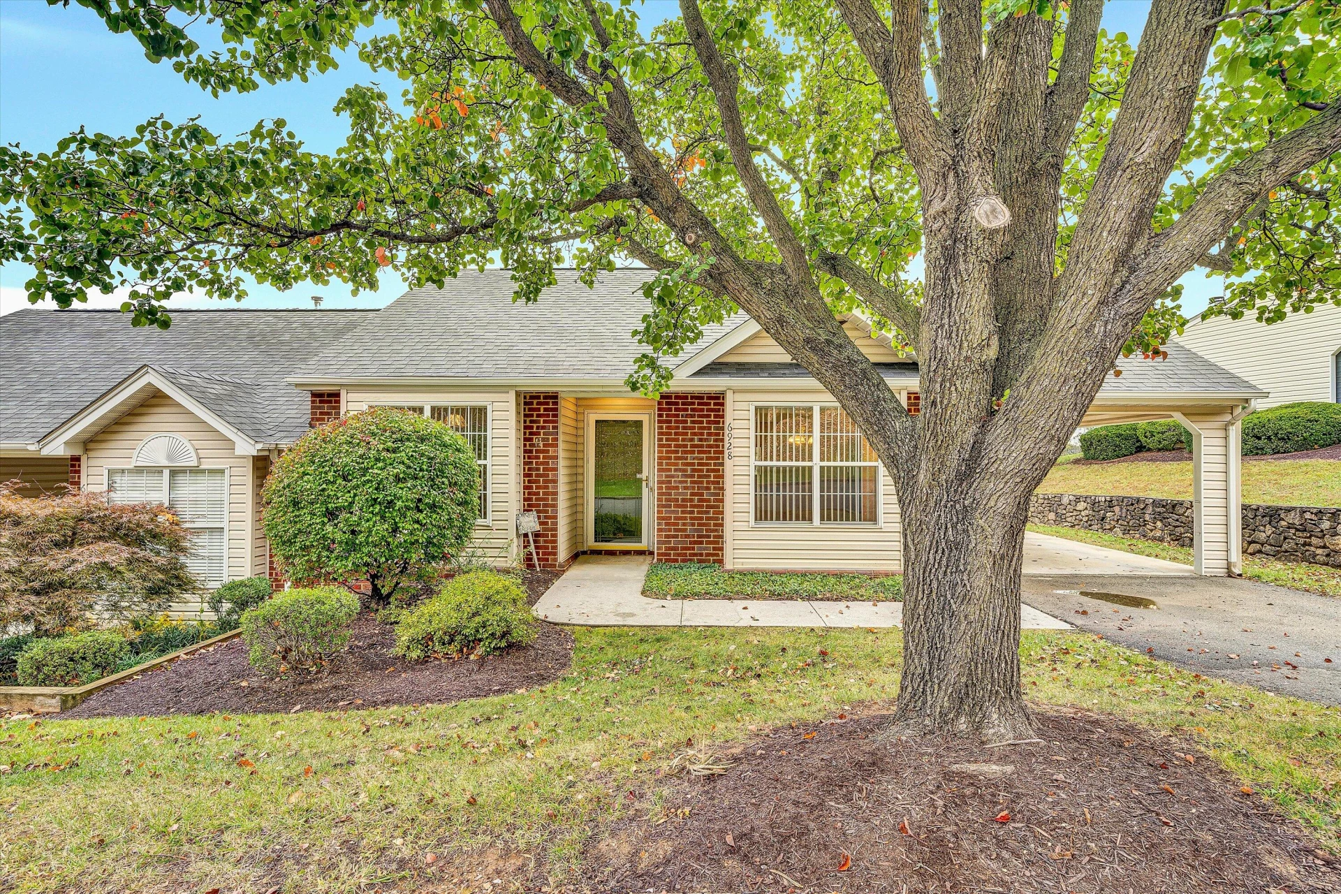 6928 Scotch Pine LN