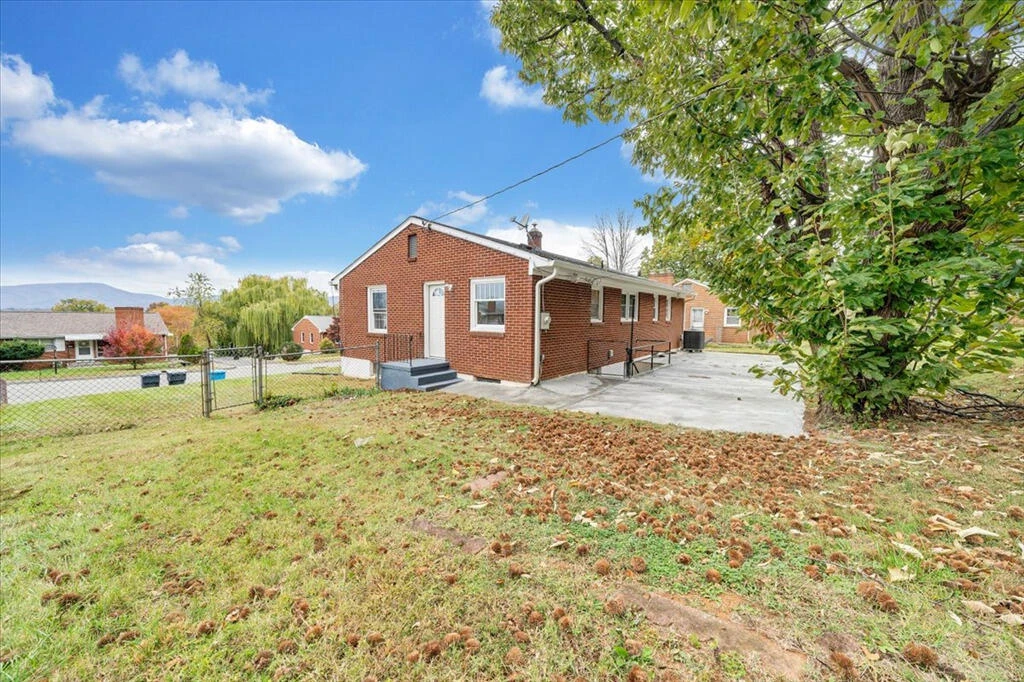 2527 Broad ST - Photo 22