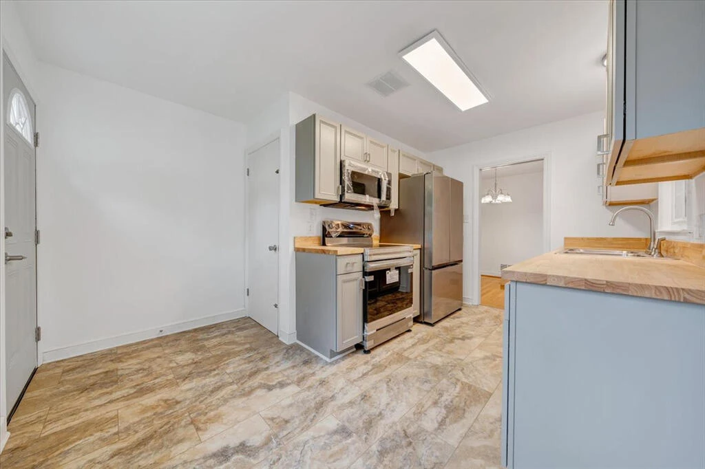 2527 Broad ST - Photo 9