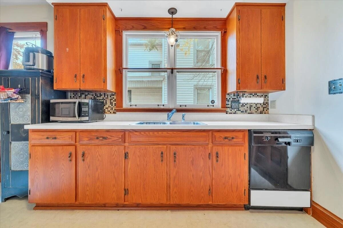860 Marshall AVE - Photo 14