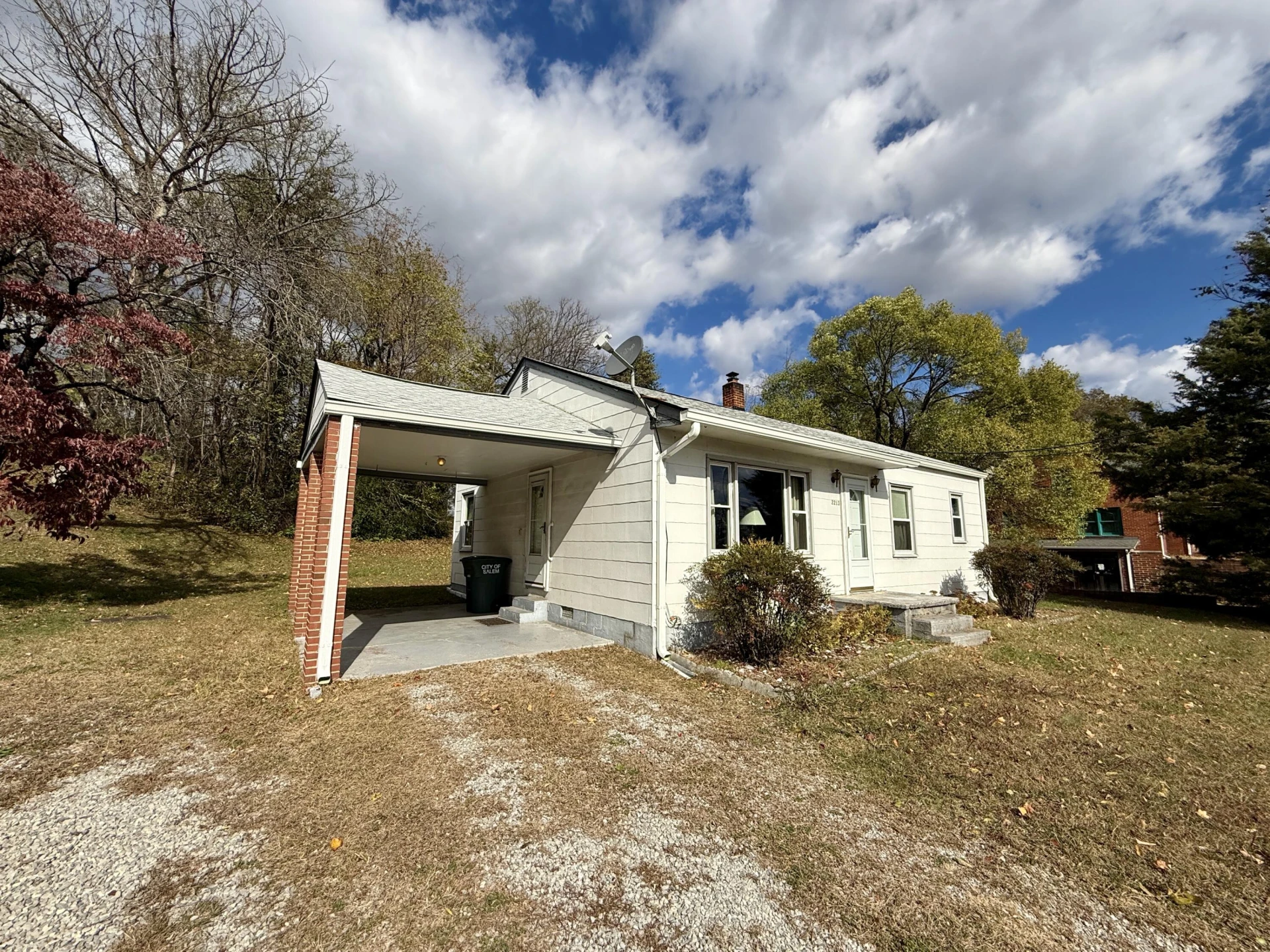 2213 Main ST - Photo 2