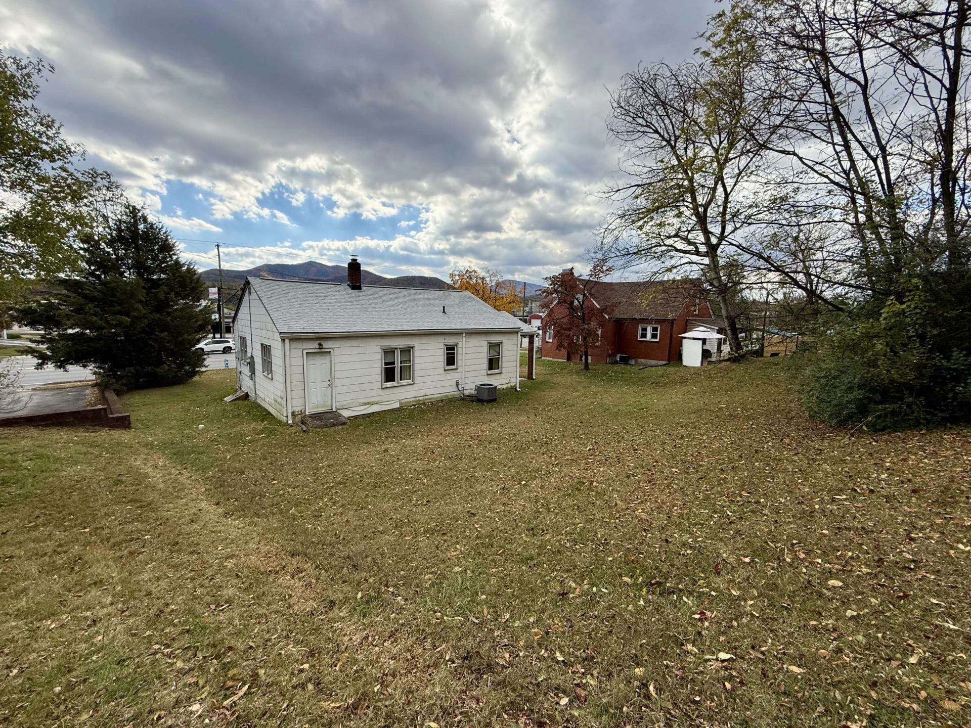 2213 Main ST - Photo 3