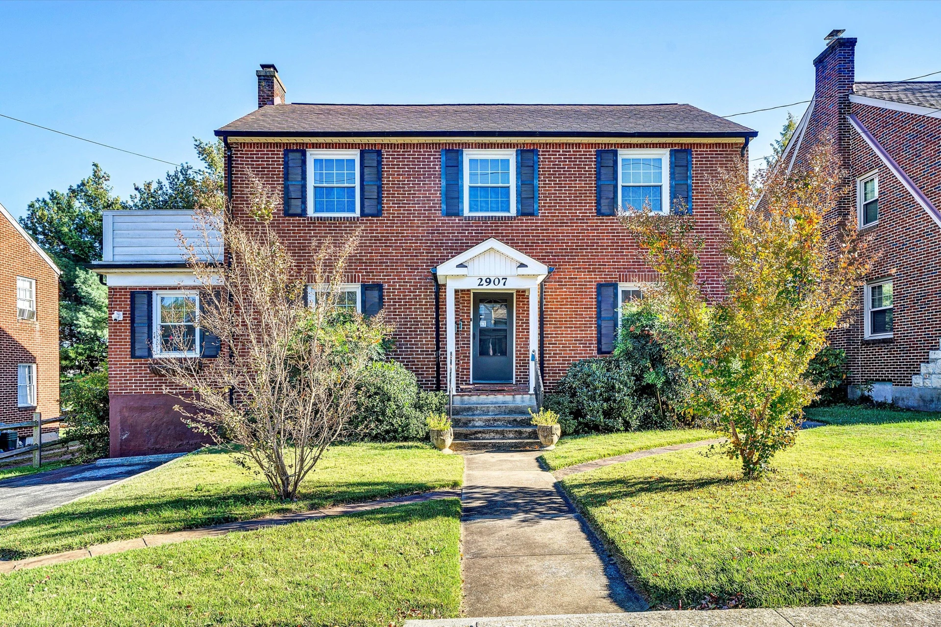 2907 HUNTINGTON BLVD