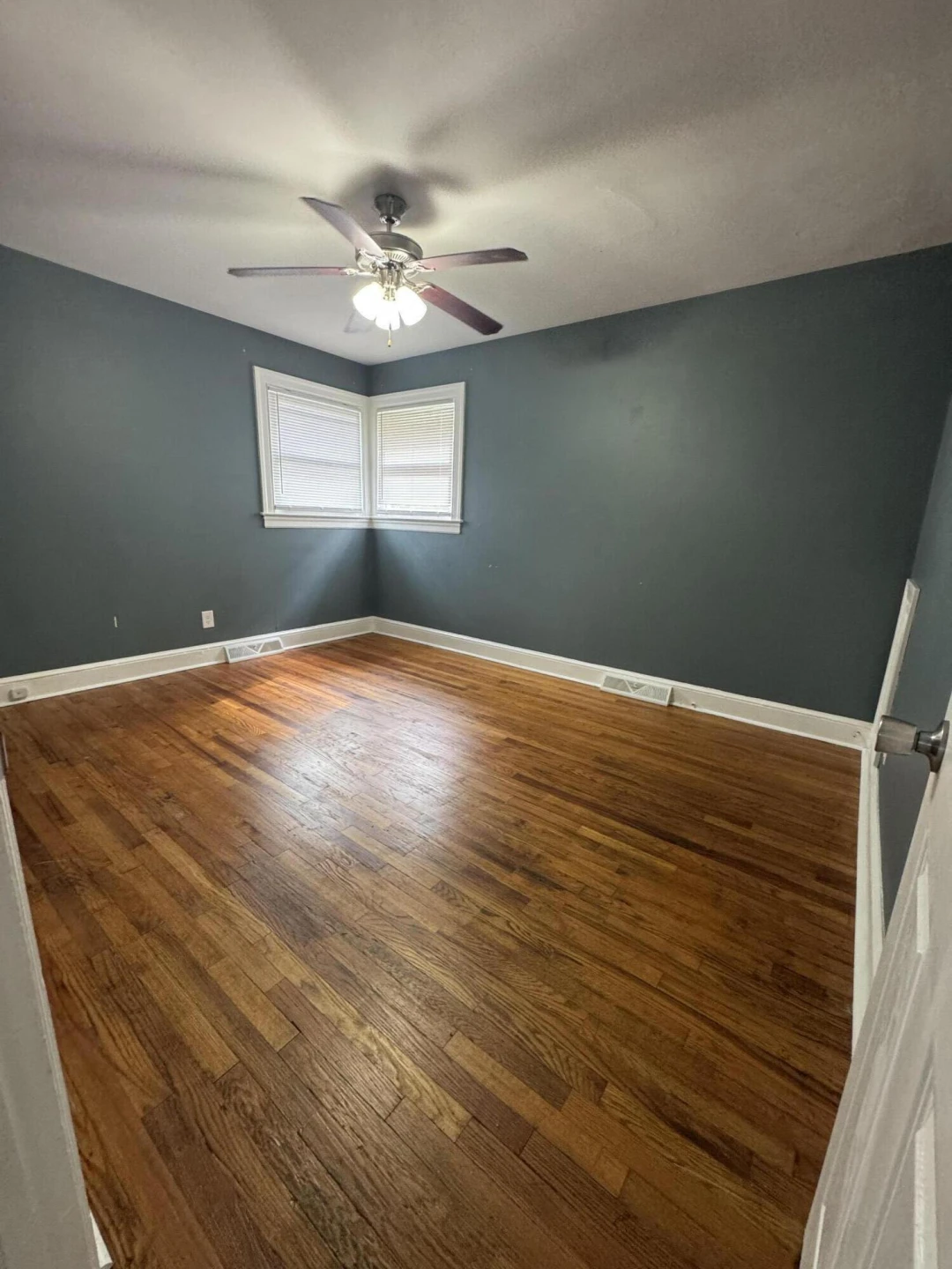 210 ForestLawn DR - Photo 4
