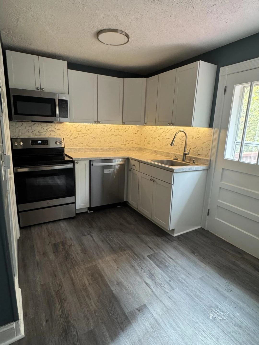 210 ForestLawn DR - Photo 8