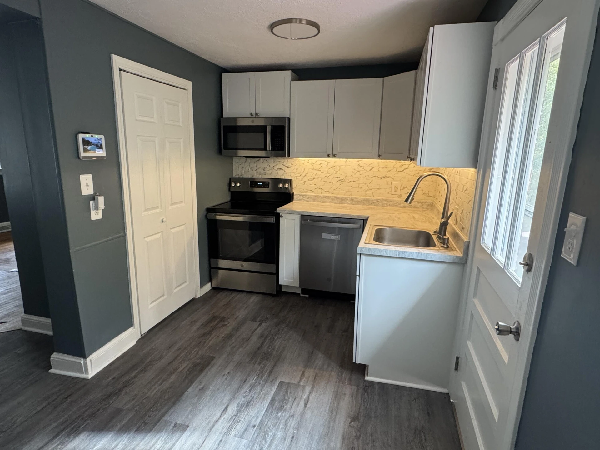210 ForestLawn DR - Photo 9