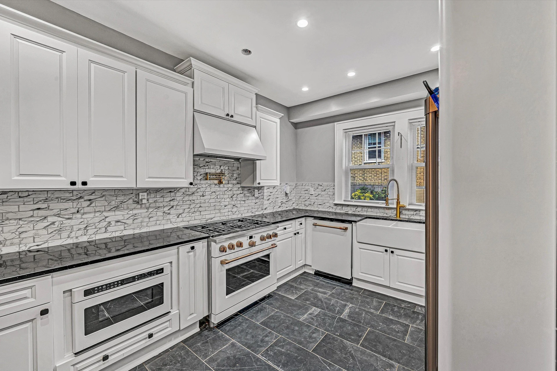 1725 Arlington RD - Photo 11