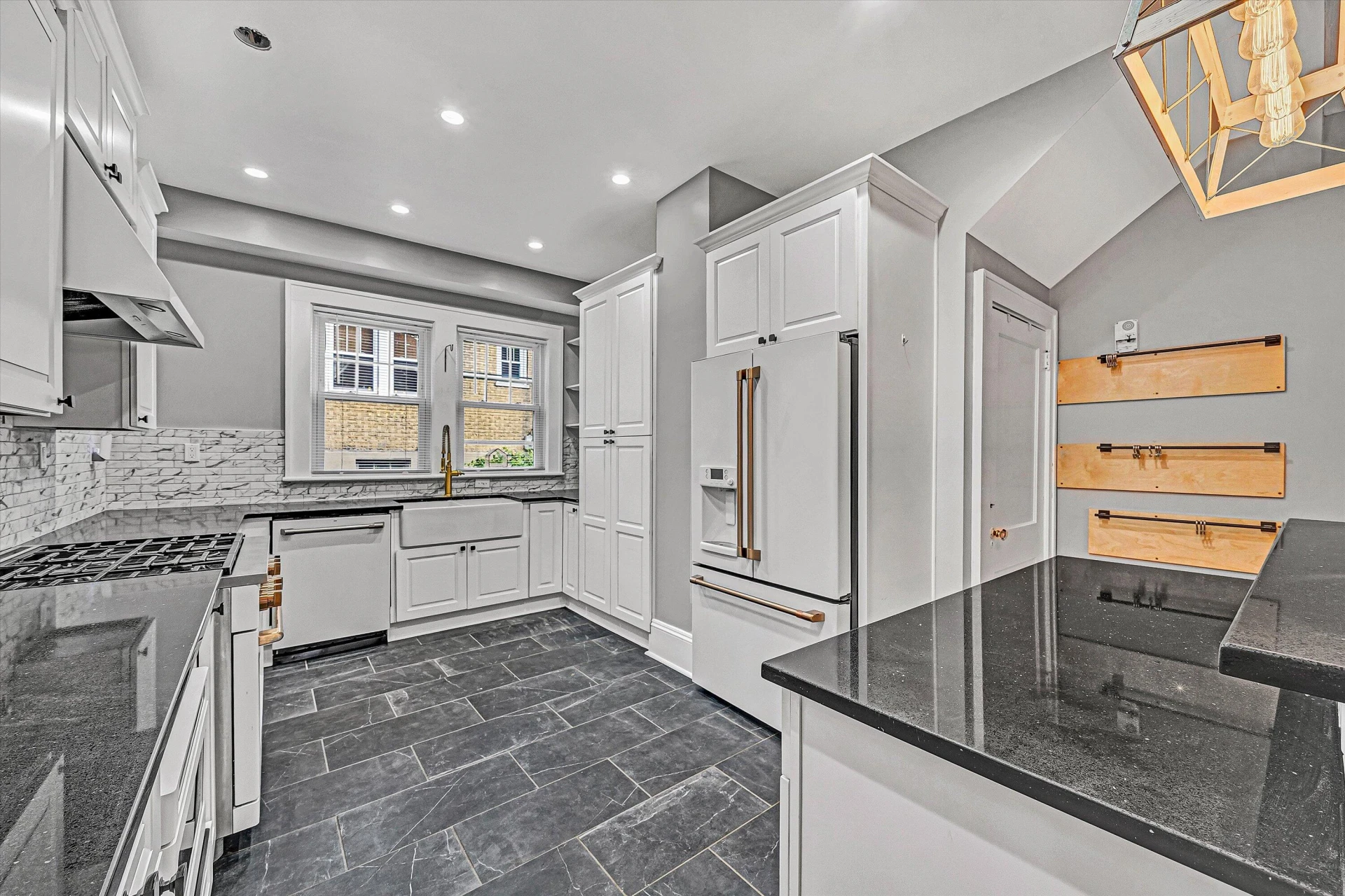 1725 Arlington RD - Photo 12