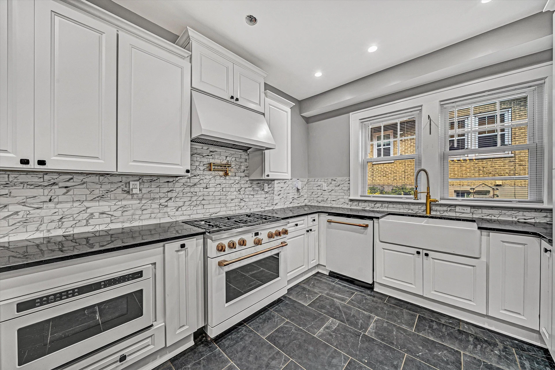 1725 Arlington RD - Photo 13