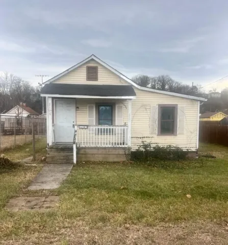 2106 Russell AVE