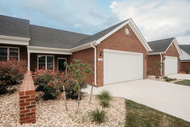 176 Villa Oak CIR