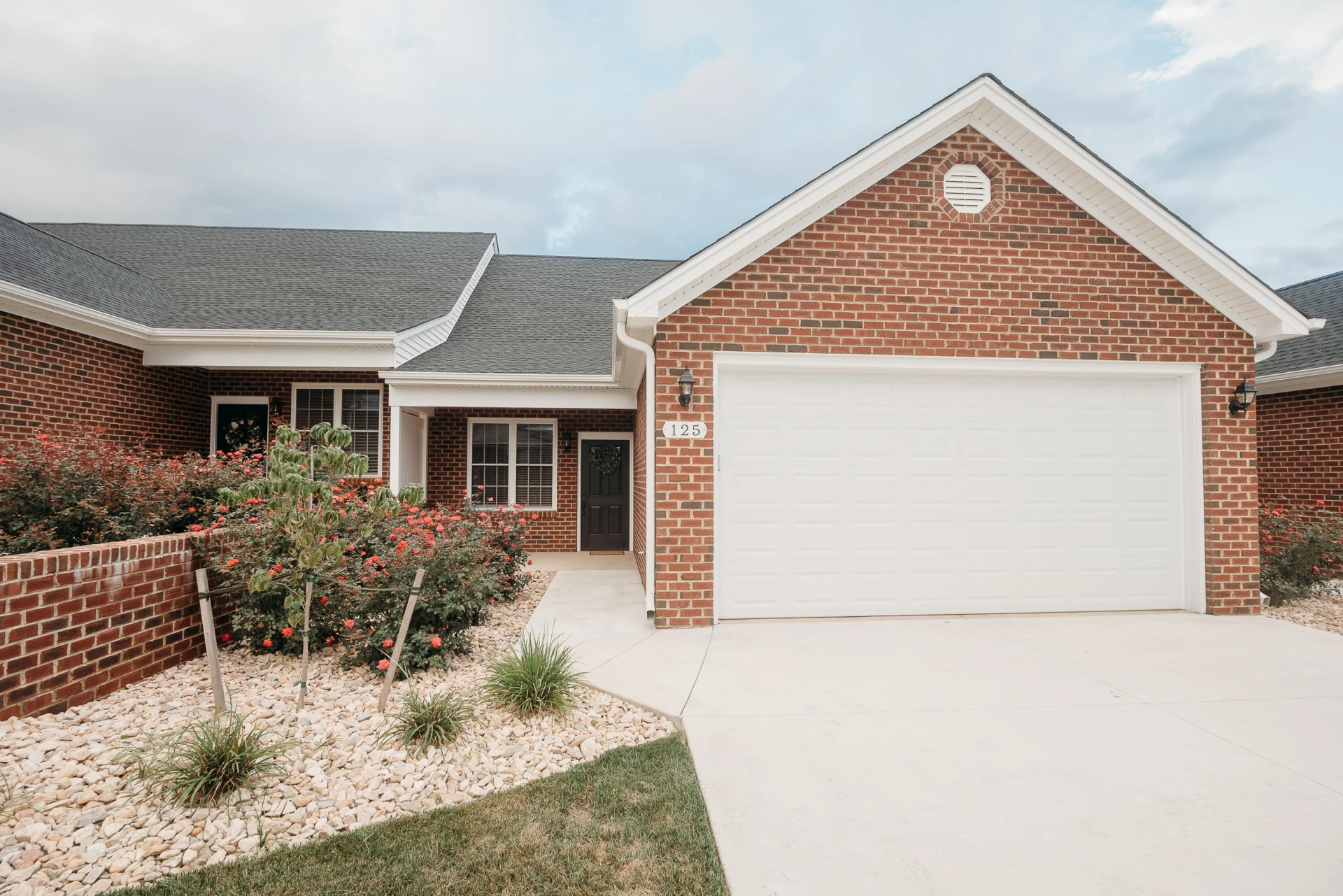 182 Villa Oak CIR - Photo 2