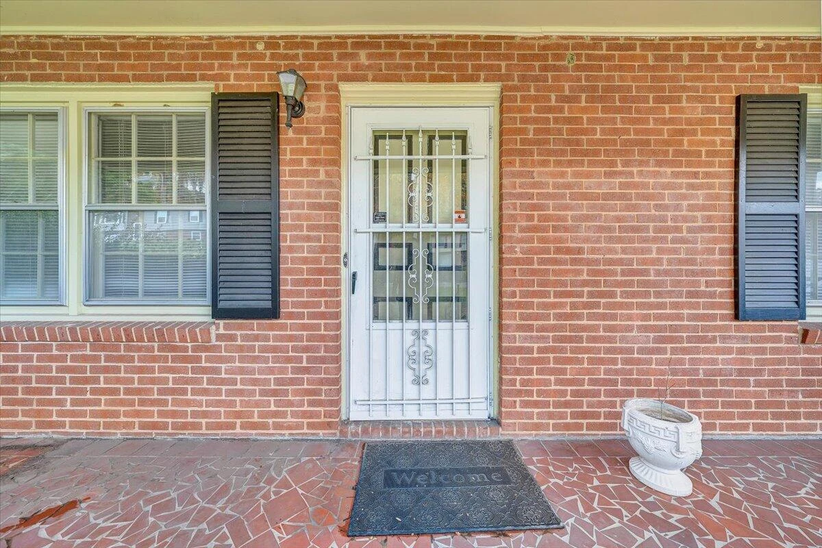 1615 Lonna DR - Photo 2