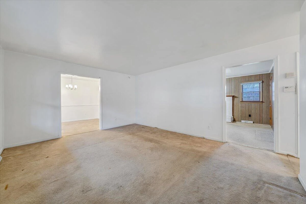 1615 Lonna DR - Photo 4