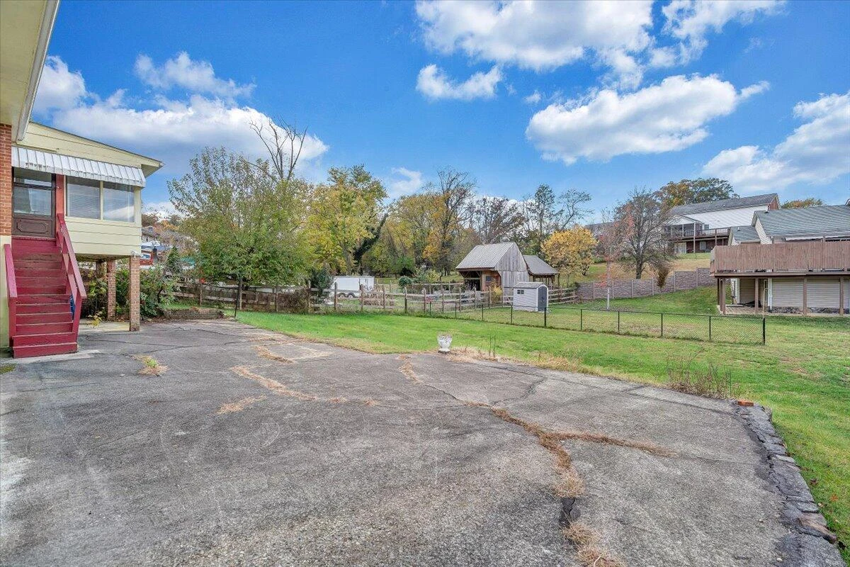1615 Lonna DR - Photo 45