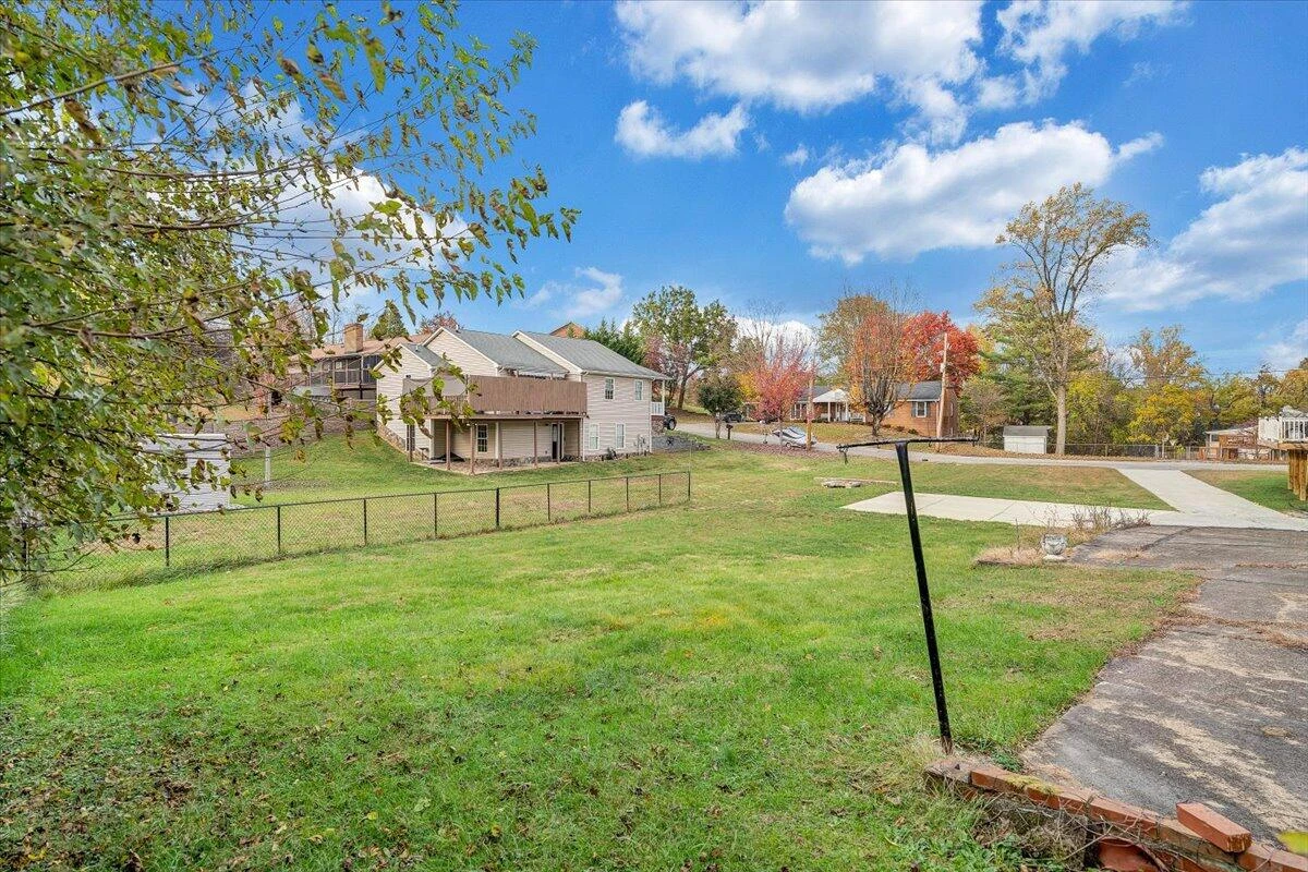 1615 Lonna DR - Photo 46