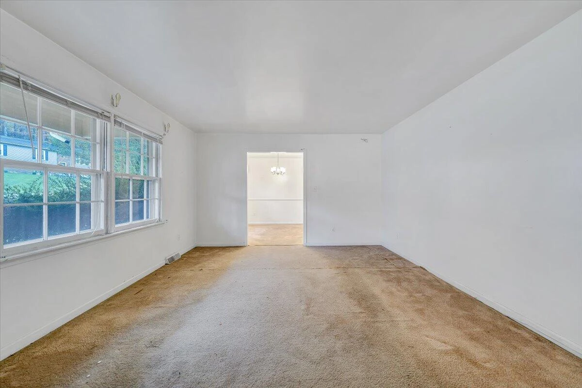 1615 Lonna DR - Photo 5