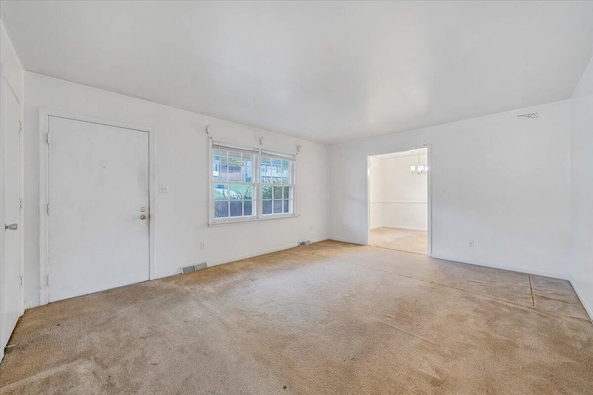 1615 Lonna DR - Photo 6