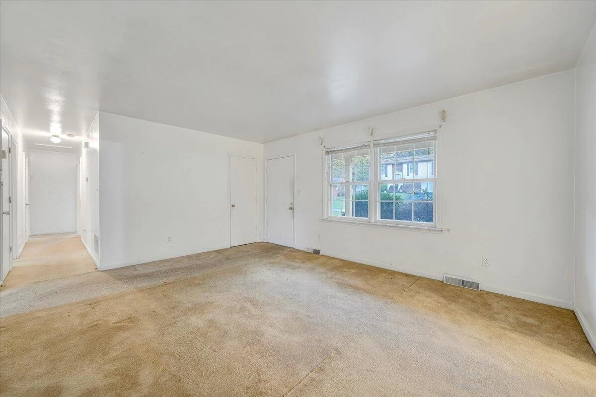 1615 Lonna DR - Photo 7