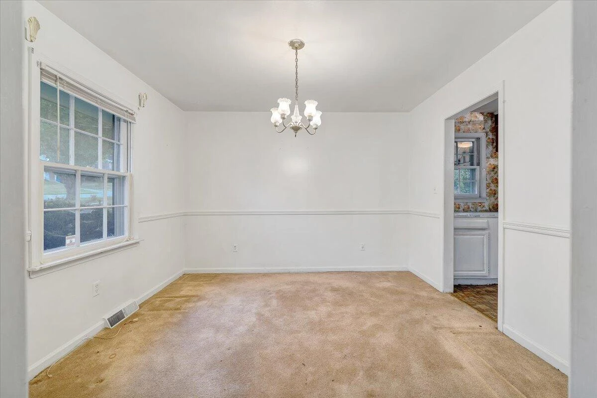 1615 Lonna DR - Photo 9