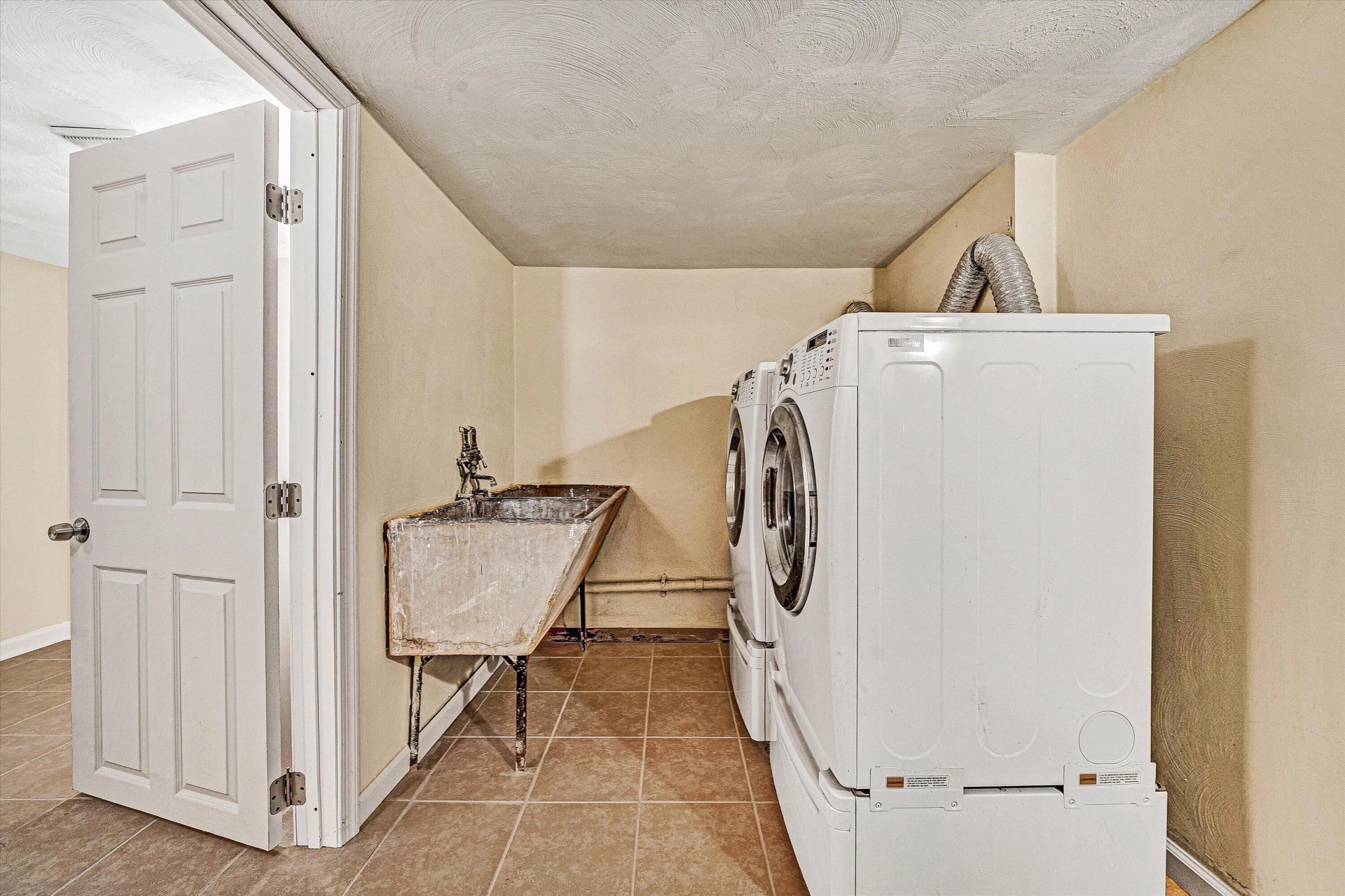 2609 Avenel AVE - Photo 31