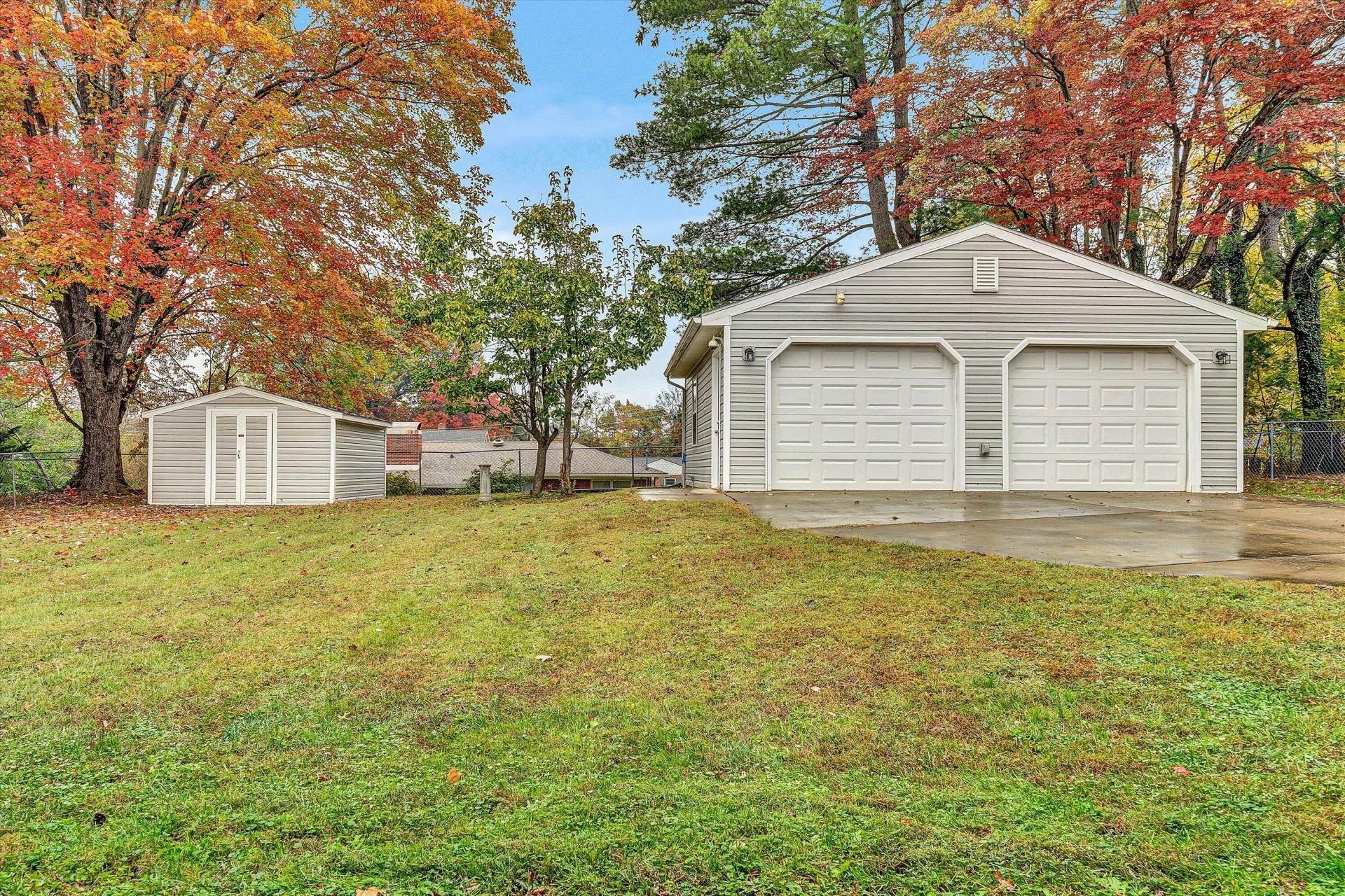 2609 Avenel AVE - Photo 43