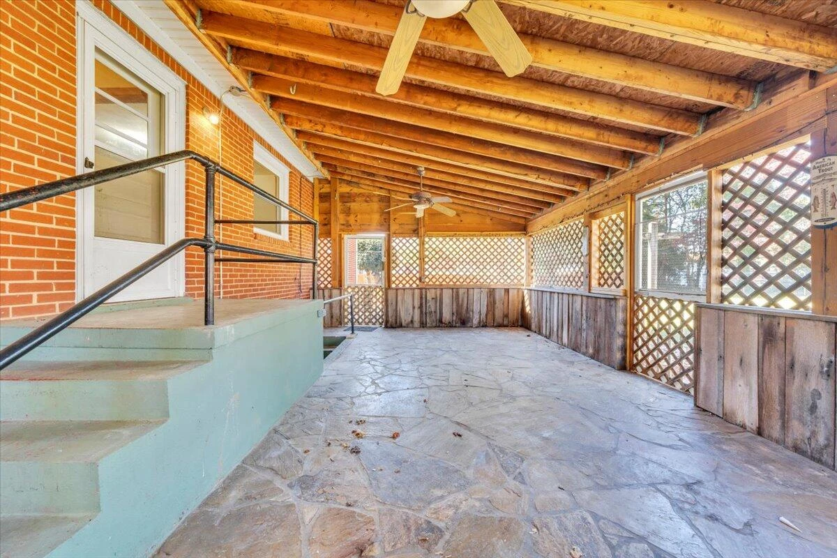 3110 Crockett AVE - Photo 31